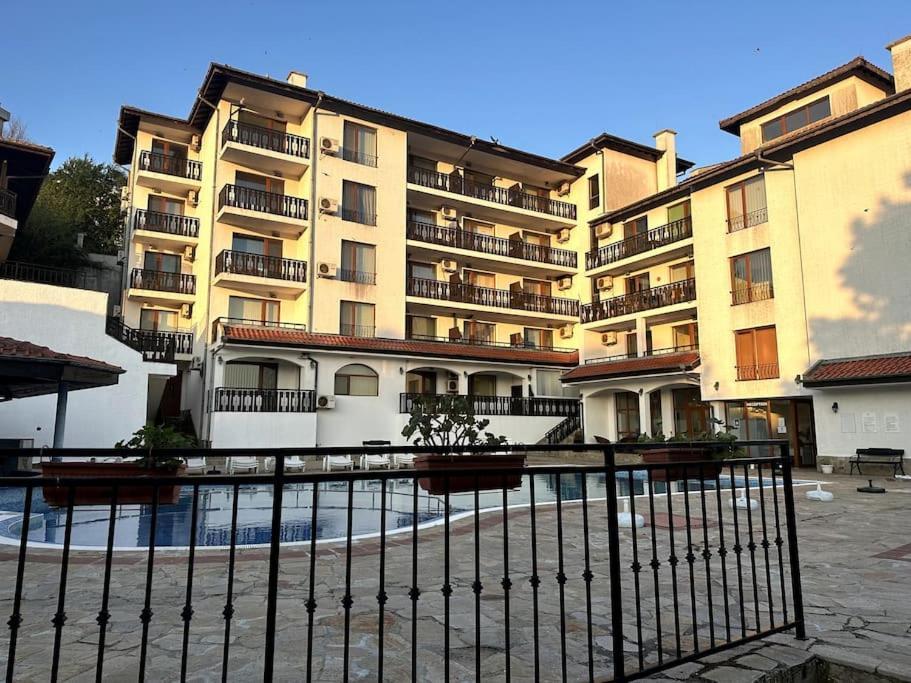 Spacious Fully Furnished Studio In Kavarna Apart Hotel Экстерьер фото