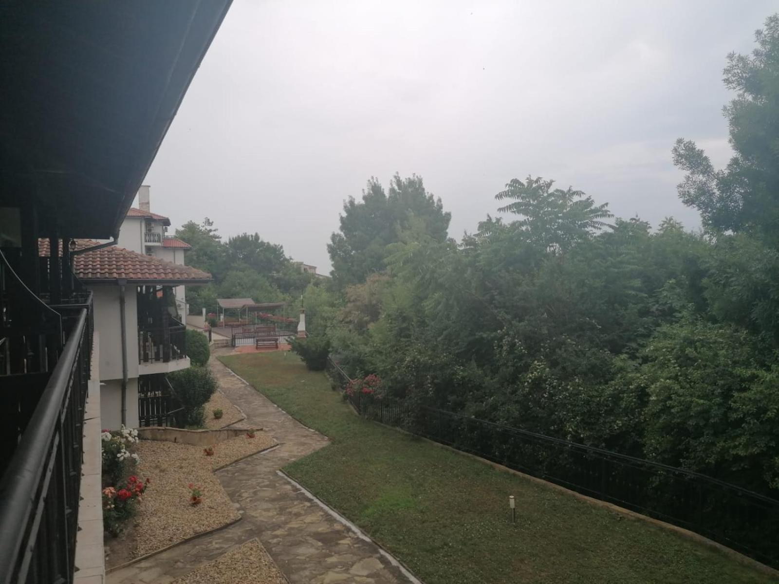 Spacious Fully Furnished Studio In Kavarna Apart Hotel Экстерьер фото